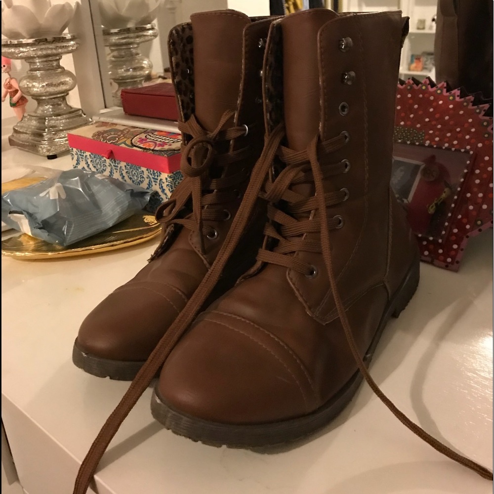 Brown combat boots from WETSEAL (THROWBACK)